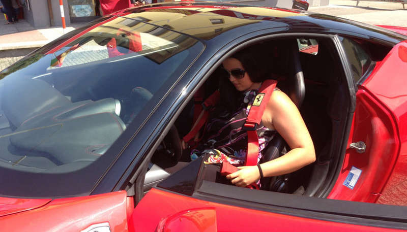 <p>Марина за рулем Ferrari. Фото: &copy; <a href=&quote;https://vk.com/shapitoshka?z=photo4726038_307327647%2Fphotos4726038&quote; target=&quote;_blank&quote;>vk.com/shapitoshka</a></p>