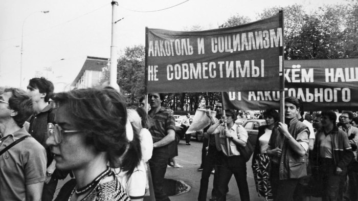 Один из митингов антиалкогольной компании в годы перестройки.
